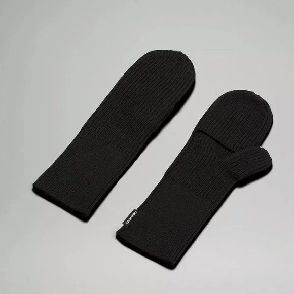 Lululemon hat/ mittens. New Smokefree home. Lululemon Women main image 3